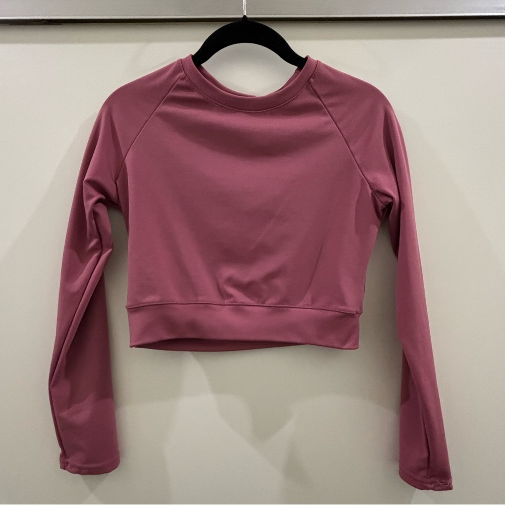 Pink long sleeve crop top athletic shirt.